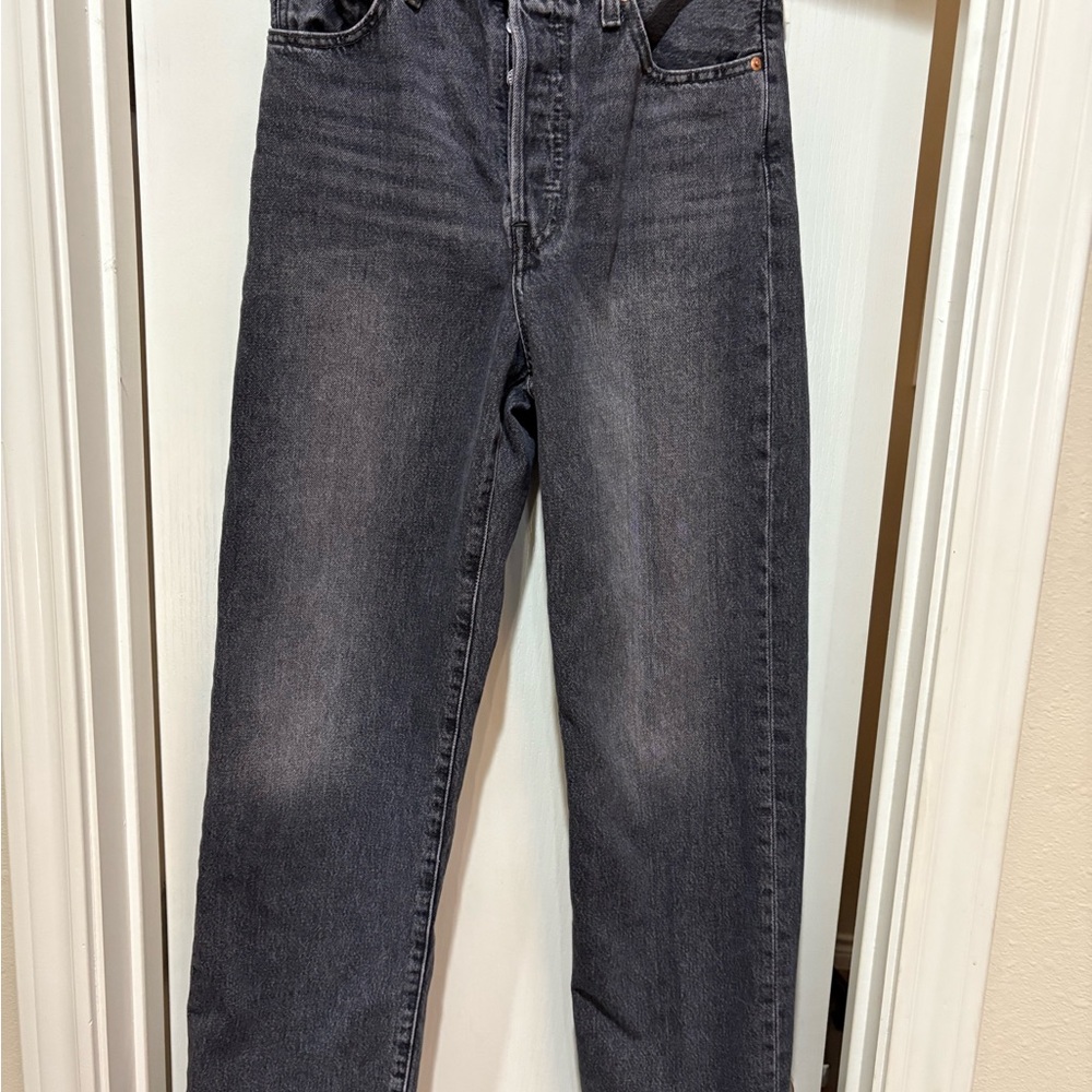 Levi's Women's Straight Leg Jeans in Charcoal